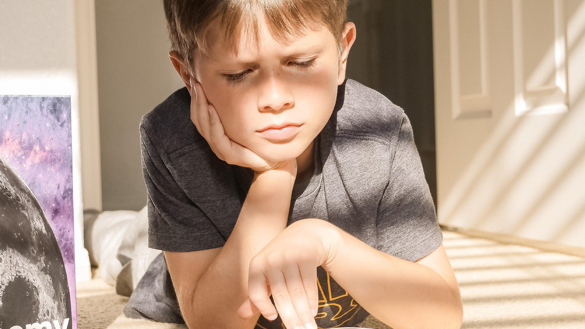 Nowa plaga: Problemy z koncentracją u dzieci. Jak sobie z nią radzić? | Magiczny Dywan
