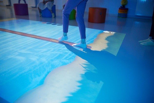 Magiczny dywan, czyli podłoga interaktywna jako narzędzie wspierające terapię w wielu obszarach | Magiczny Dywan