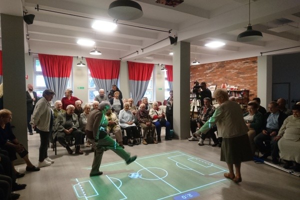 Aktywizacja seniorów - Magiczny Dywan jako sposób poprawy koordynacji ruchowej i terapii osób starszych | Magiczny Dywan